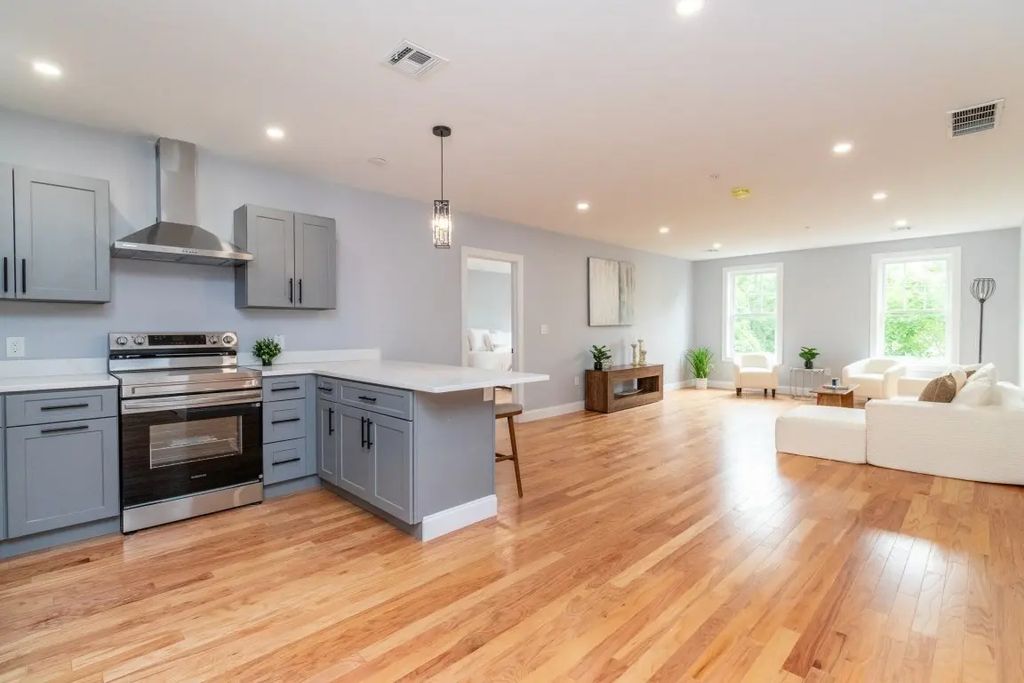585 Washington Street #207, Quincy