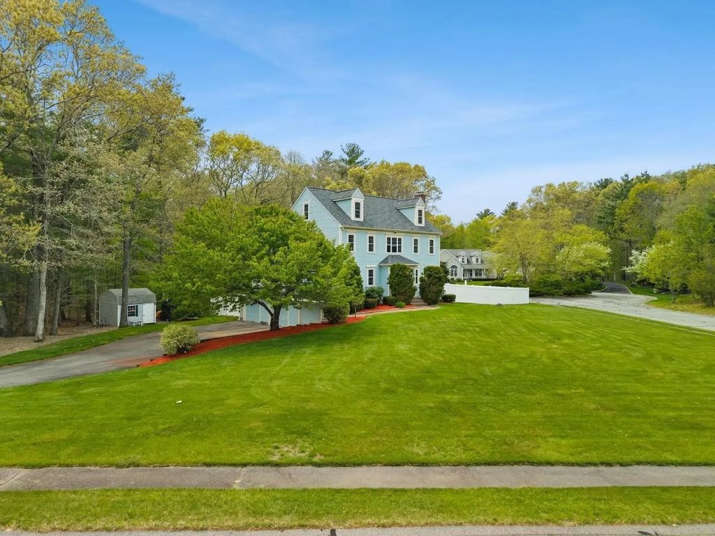 2 Furlong Circle, Lakeville