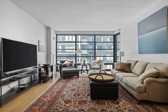 580 Washington St #411, Boston