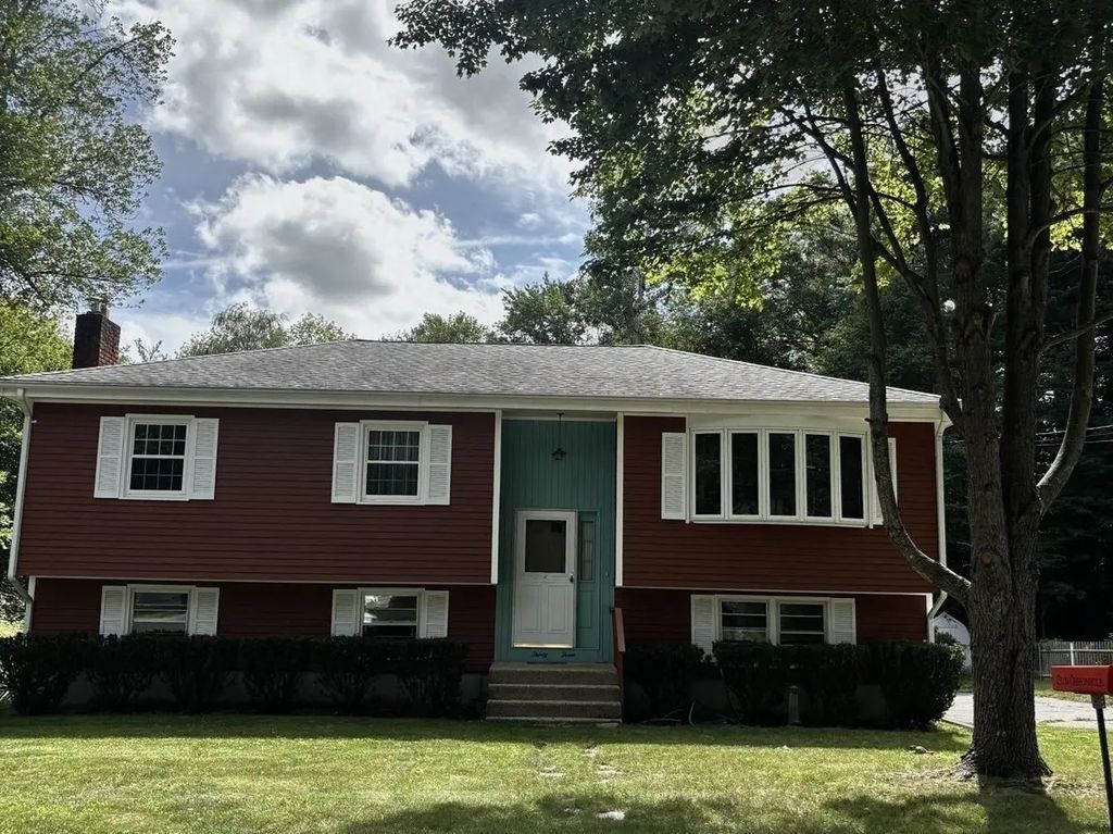33 Chartley Brook Ln, Attleboro