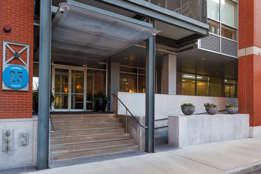 25 Channel Center St #409, Boston