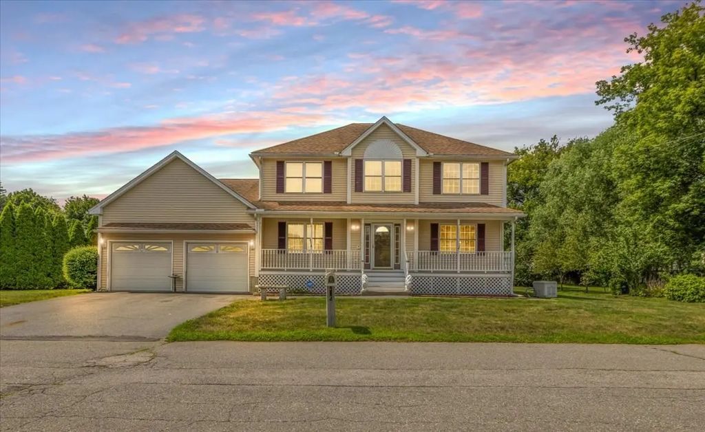 8 Hunter Ave, Methuen