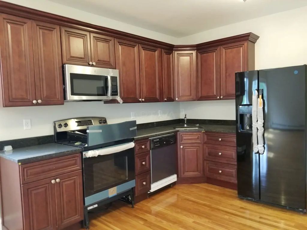 231 Boston Ave #2, Medford