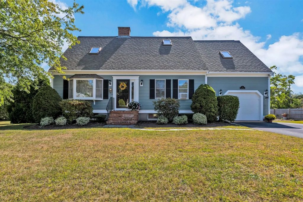 15 Iyanough Rd, Barnstable