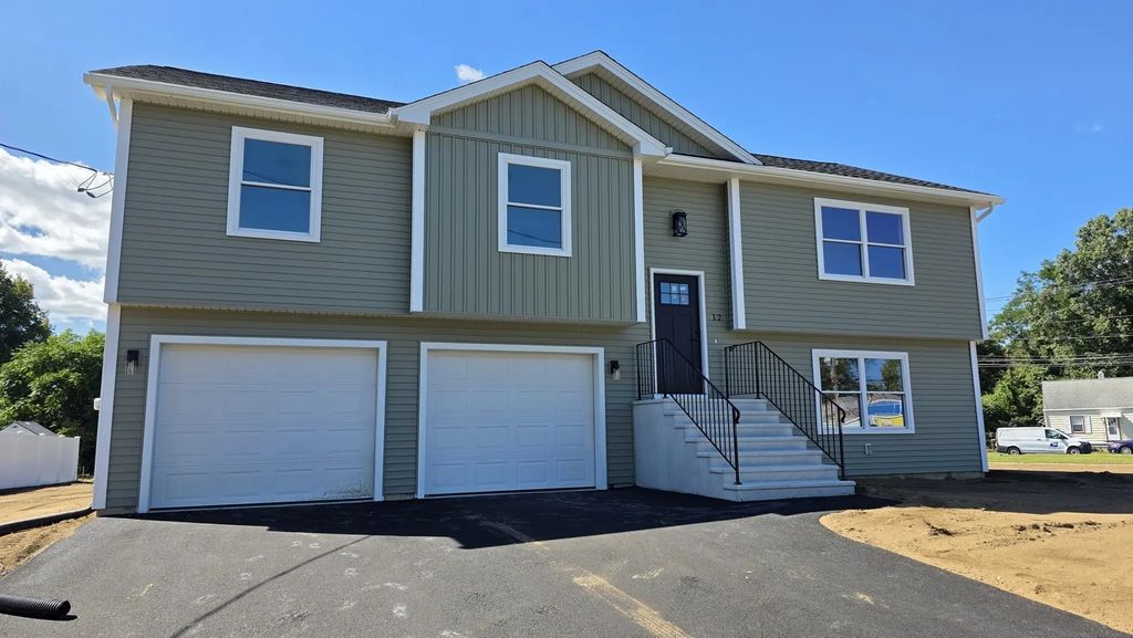 12 Willow St, Chicopee