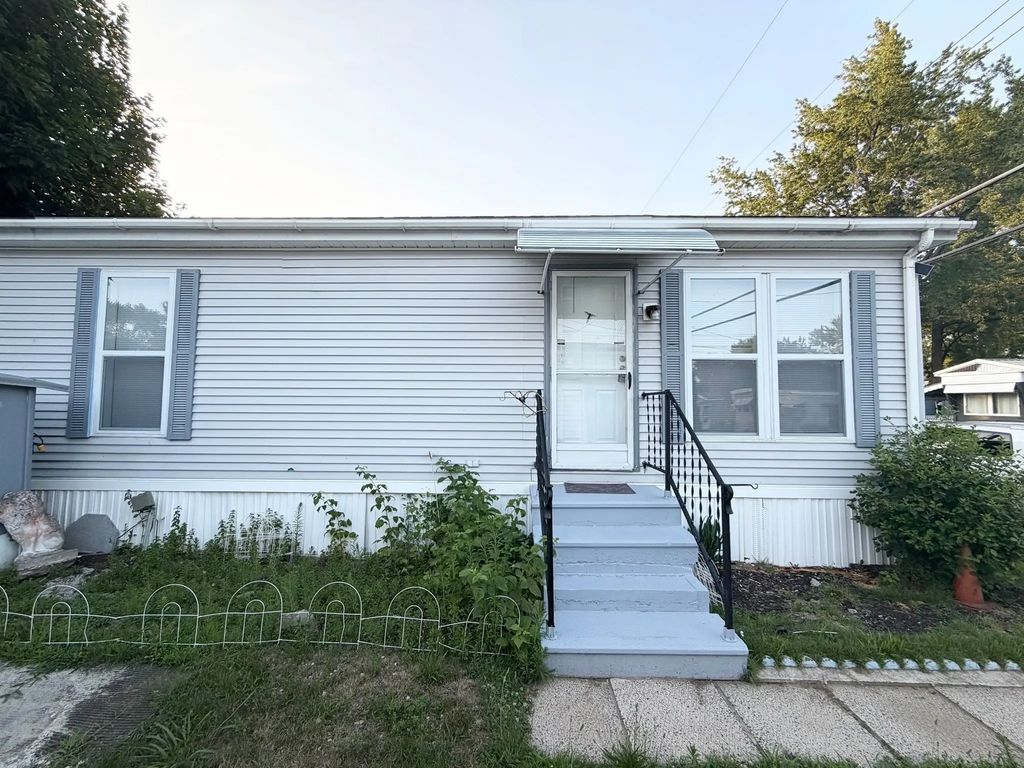 16 Mobile Home Way, Springfield