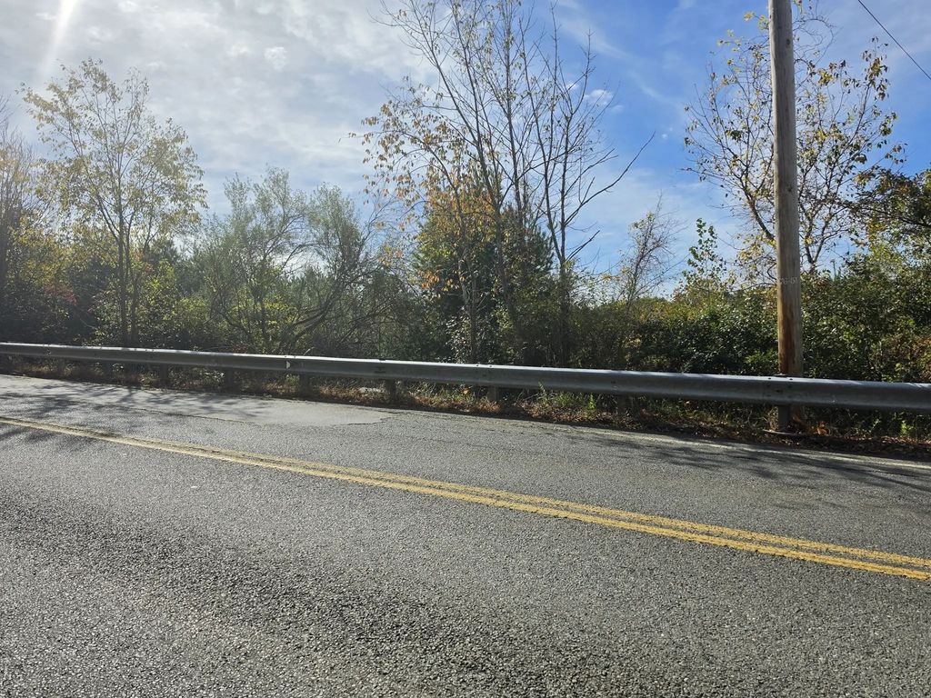 Dresser Hill Rd, Charlton