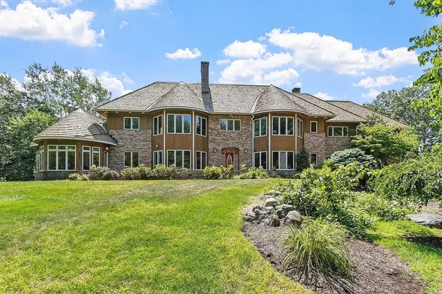 16 Solomon Pierce Rd, Lexington