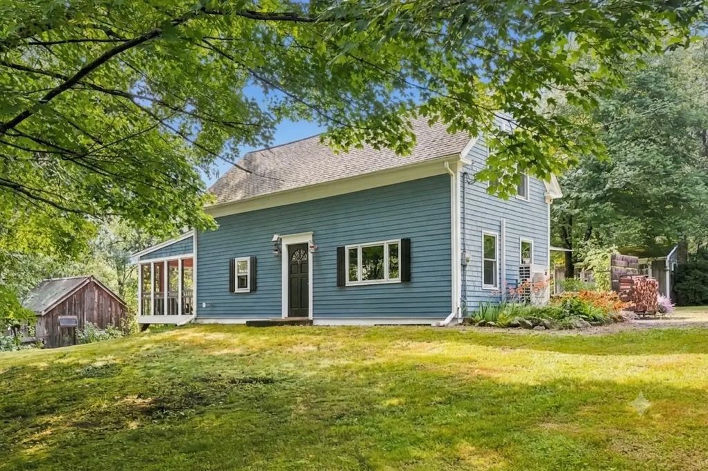 17 Spring Hill Rd, Newbury