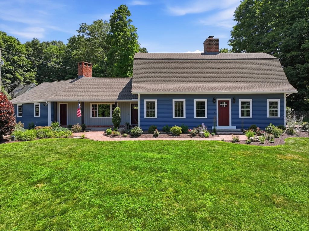 2 Meeting House Ln, Wilbraham