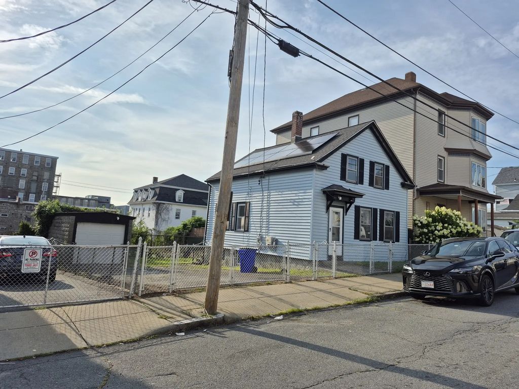 90 Tremont St, Fall River