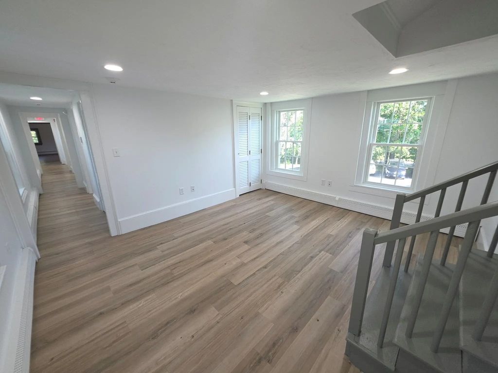8 Hollis St #c6, Groton