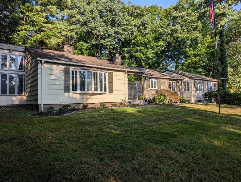 37 Brookside Dr, Wilbraham
