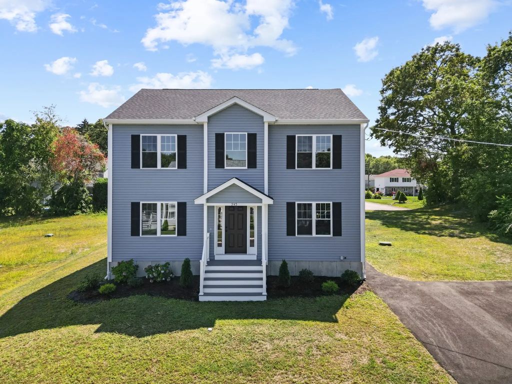 961 Wood St, Fall River