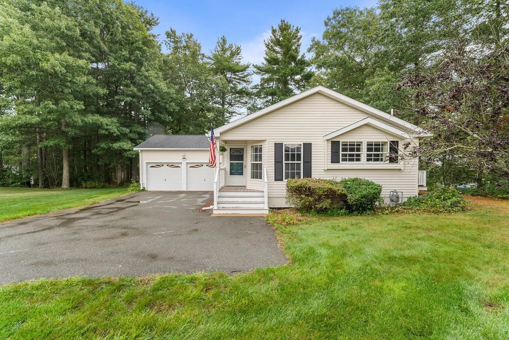 7012 Oak Point Dr., Middleboro