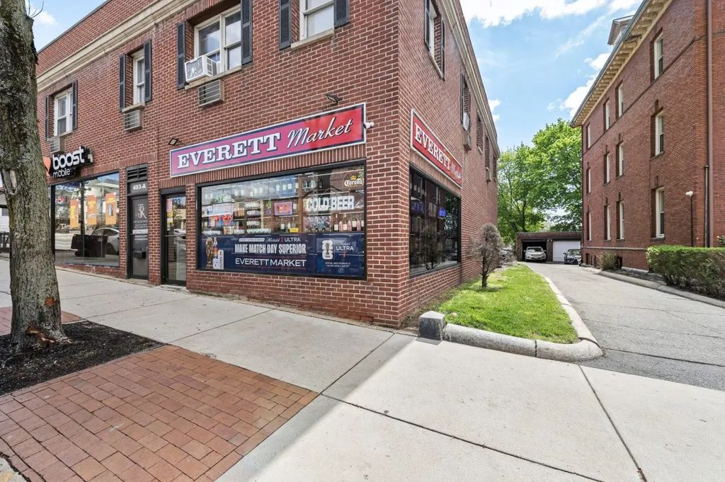 493 Broadway, Everett