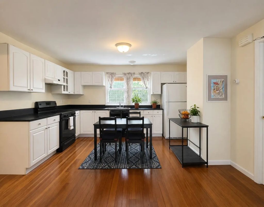 43 Market St #b, Cambridge