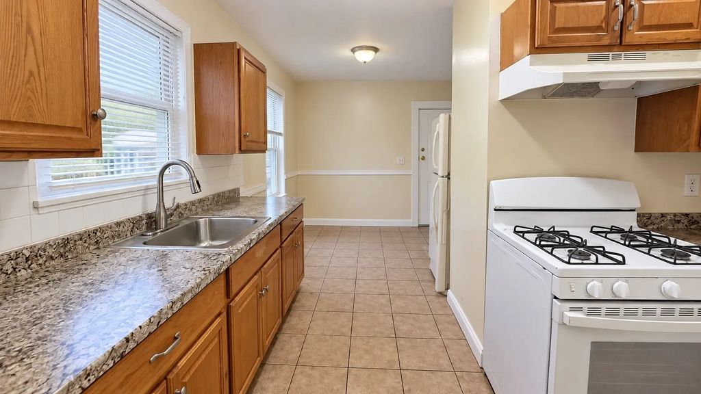 242 Chesnut St #2, Lynn