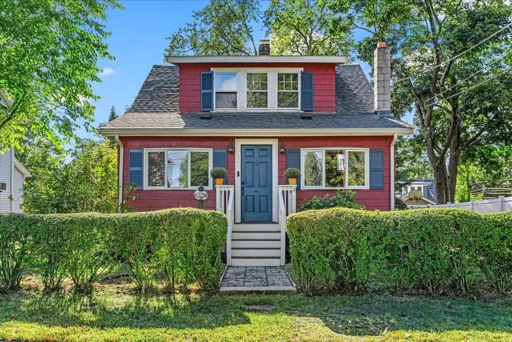 18 Fales Road, Dedham