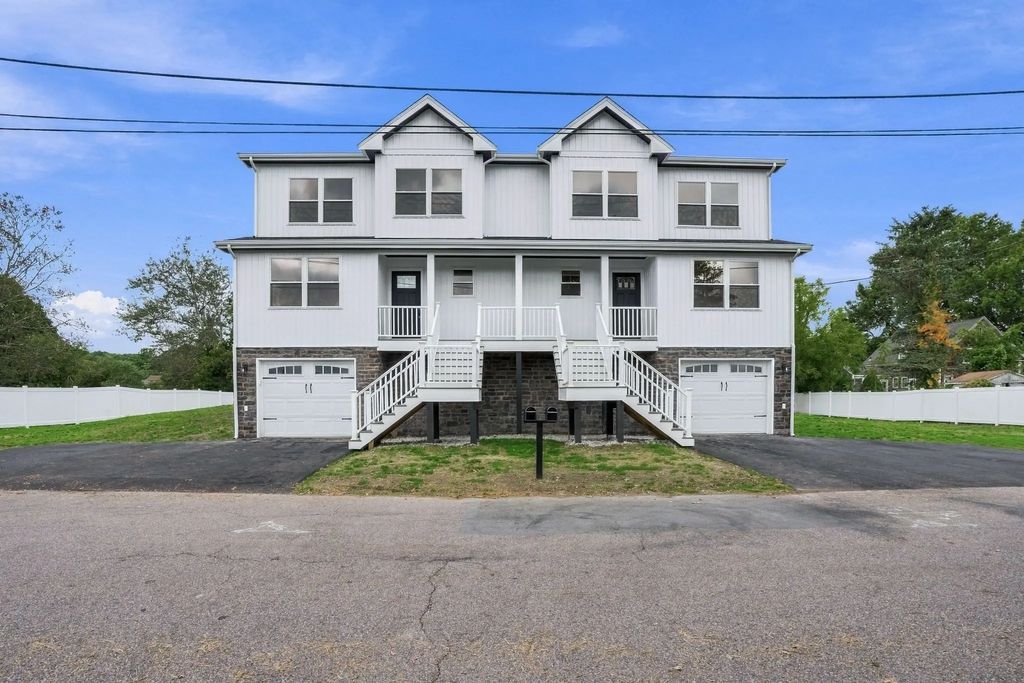 2120 Water St #2, Dighton