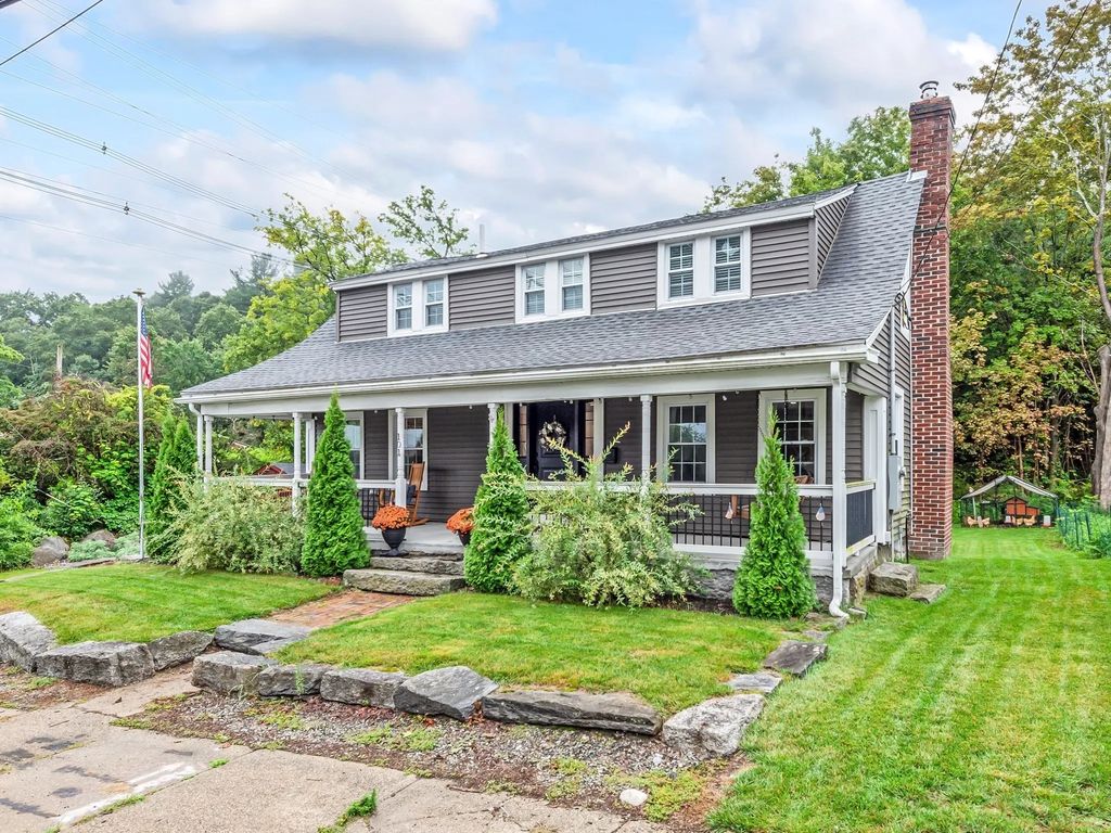 101 S Main St, Uxbridge