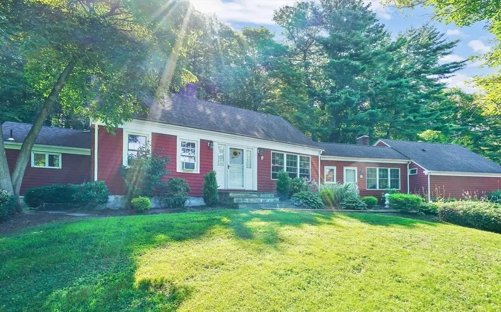 68 Monson Rd, Wilbraham