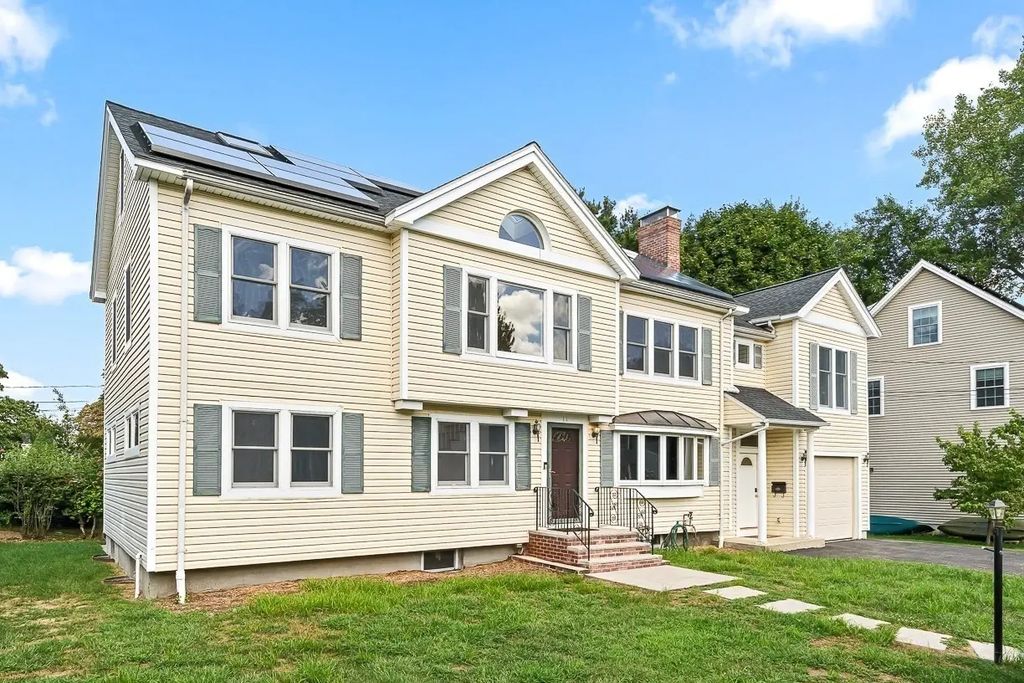 11 Garrison Road, Arlington