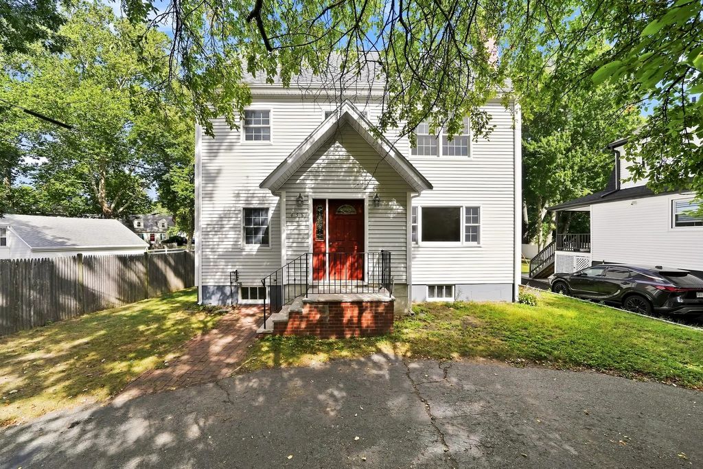 438 Waltham St, Lexington