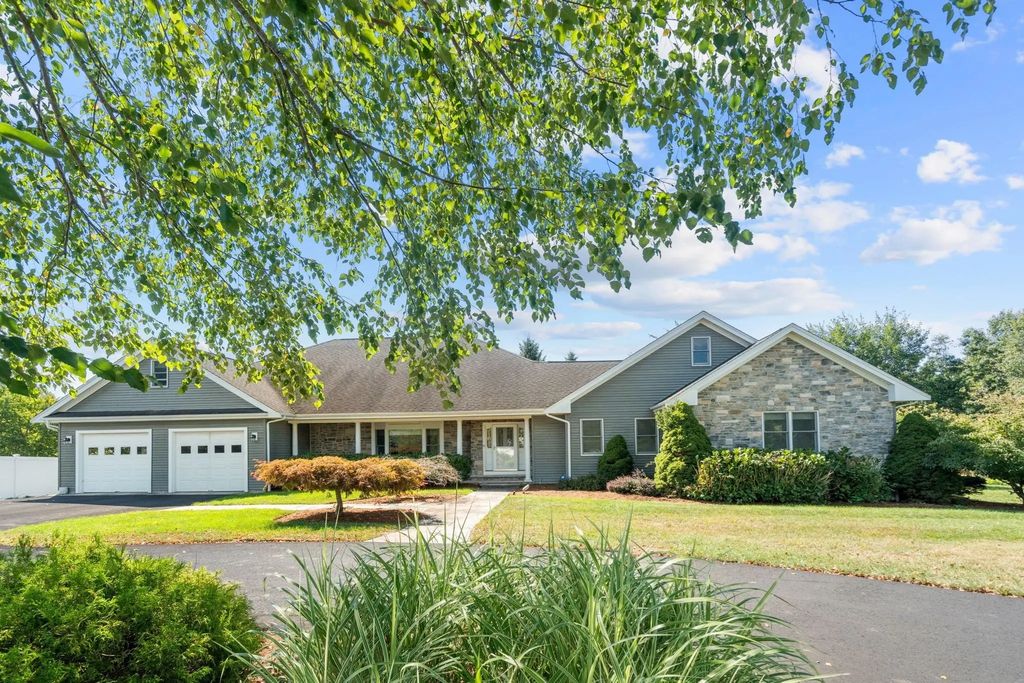 16 Sandy Pond Ln, Easton