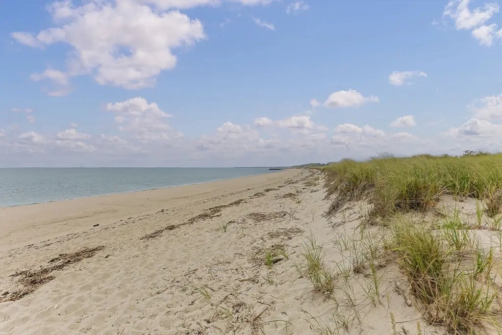 5 Great Hills Rd, Truro