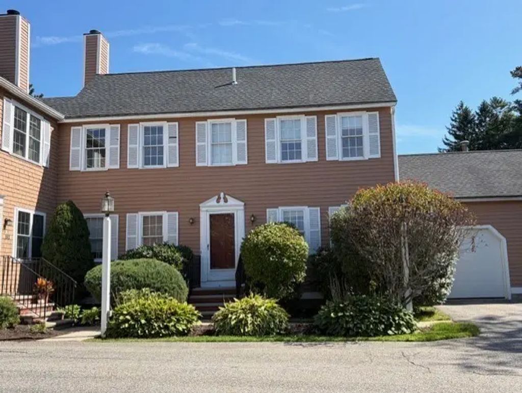163 Whittier Meadows Drive #163, Amesbury