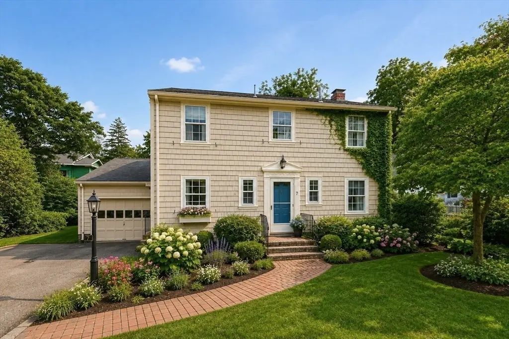 7 Schaller Street, Wellesley