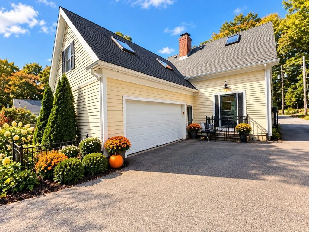 505 Bay Road #1, Hamilton