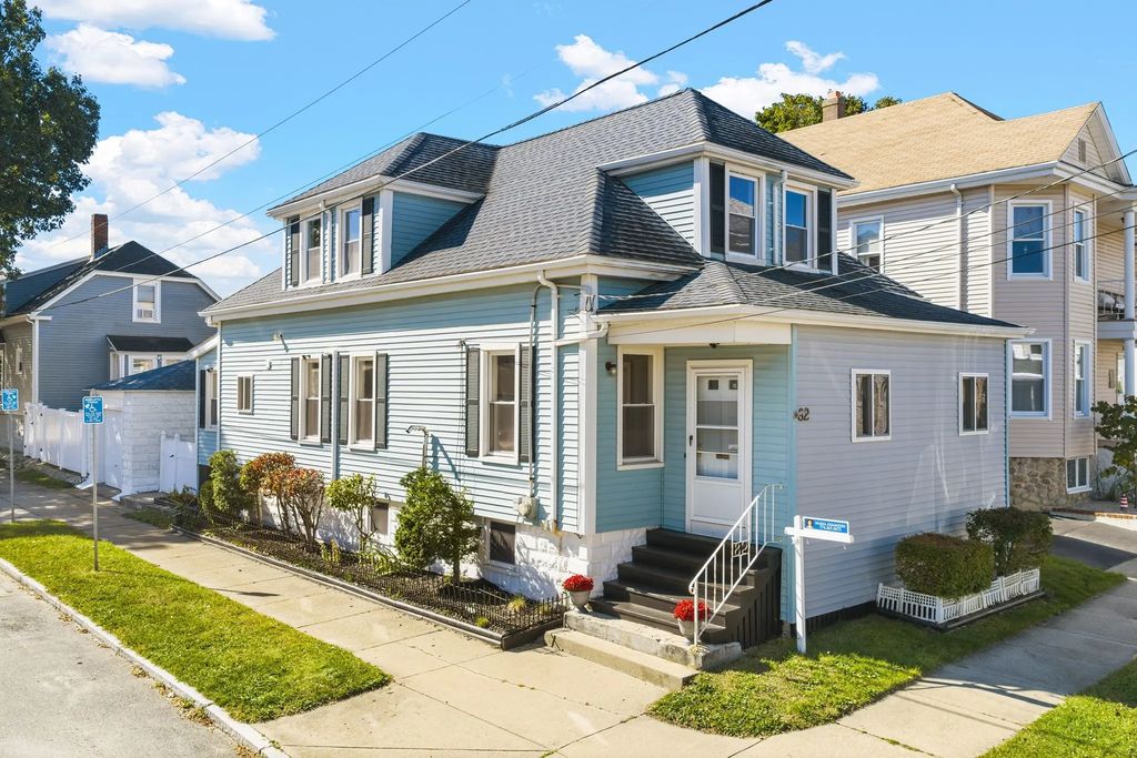 82 Princeton St, New Bedford