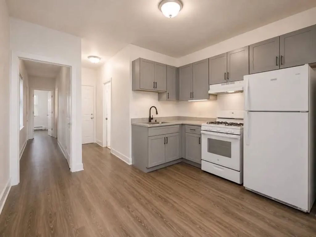 128 Shawmut St #6, Chelsea