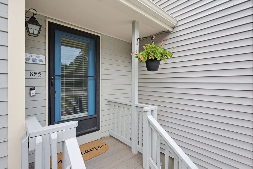 822 Maple Brook Rd #822, Bellingham