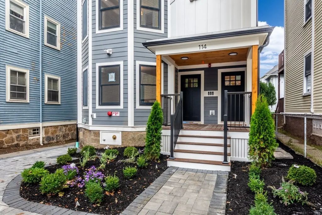 114 Franklin St. #2, Brookline