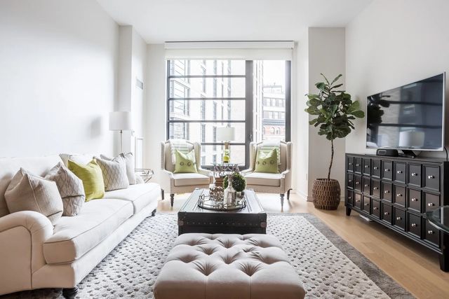 580 Washington St #812, Boston