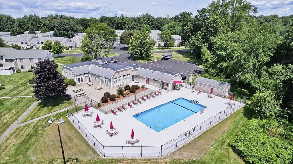 25 Nassau Dr #25, Springfield