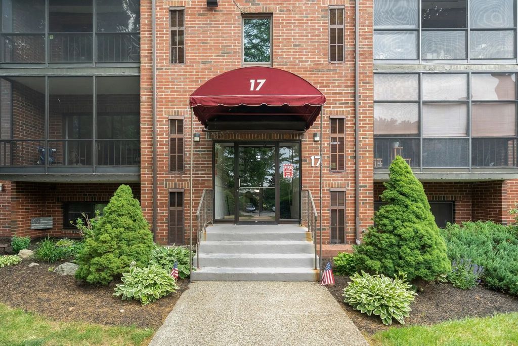 221 Oak #17-12, Brockton