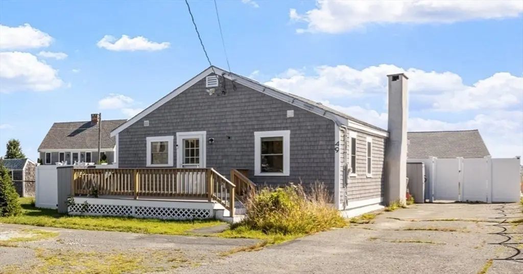 49 Freeman Ave, Sandwich