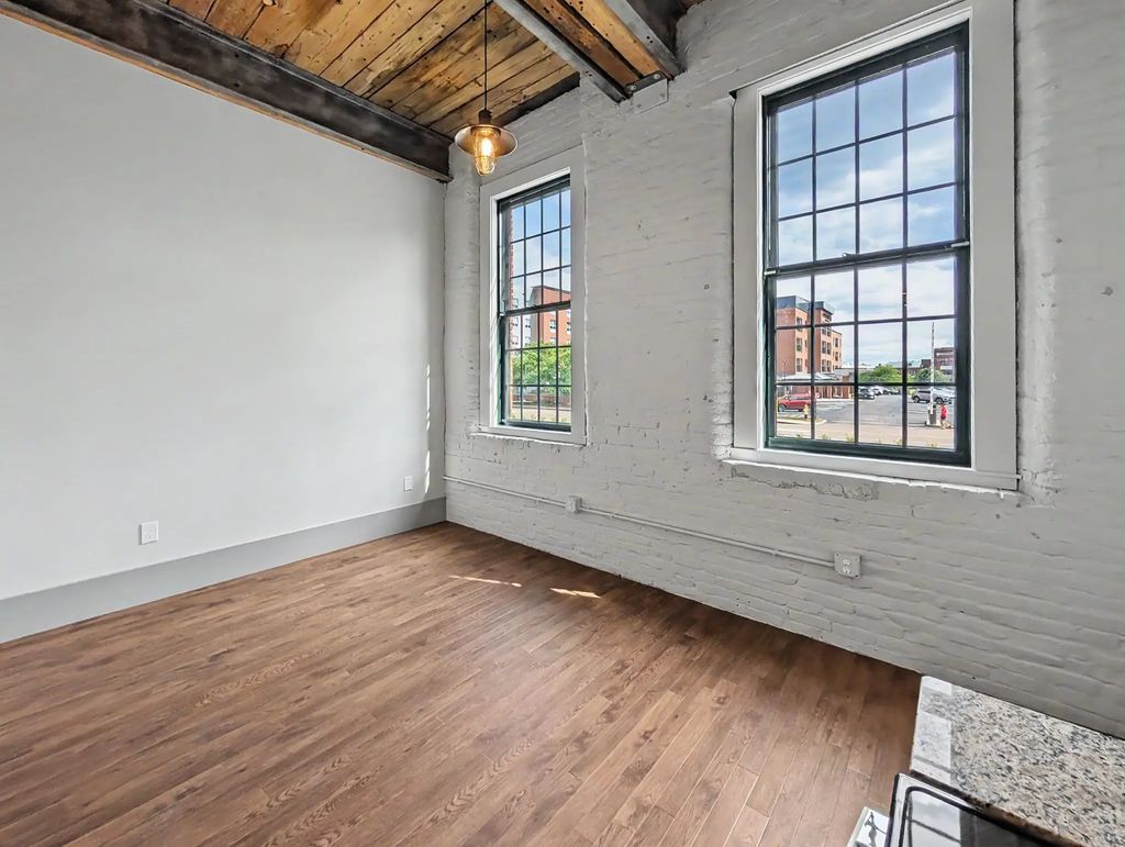 90 Grove St #206, Worcester