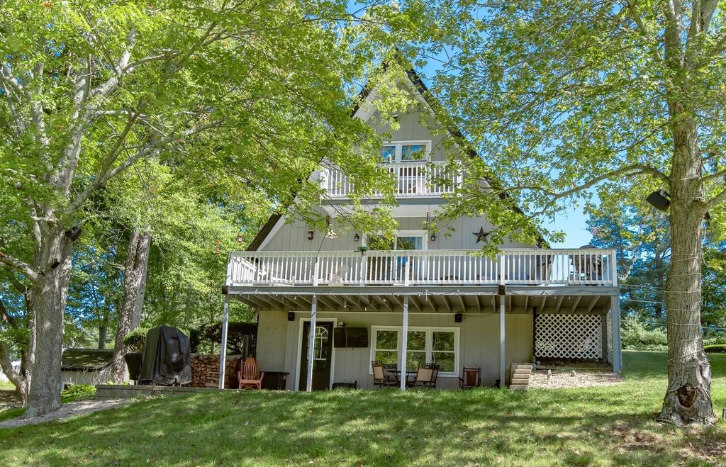 171 Elm, Blackstone