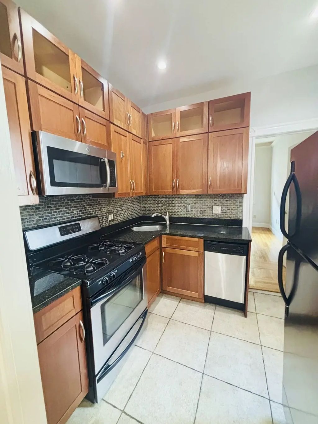 191 Maverick #1r, Boston