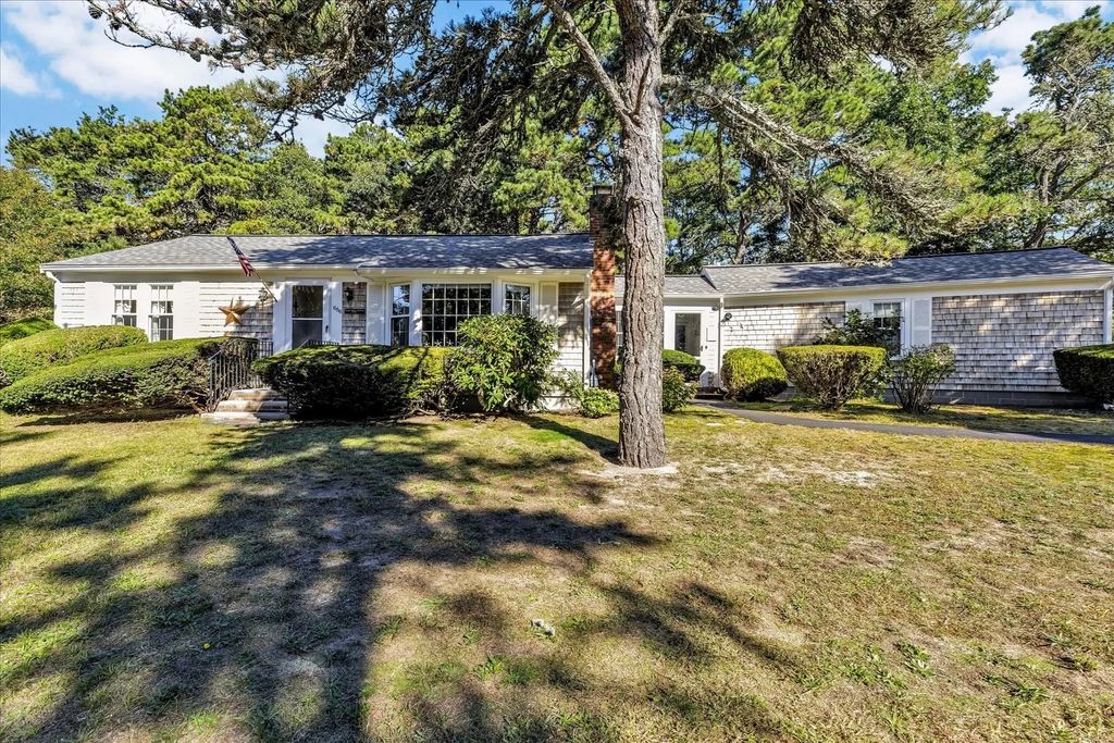 686 Queen Anne Rd, Harwich