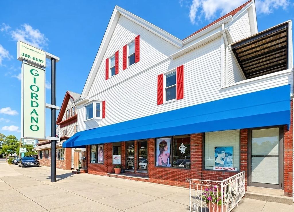 460 Main St, Medford