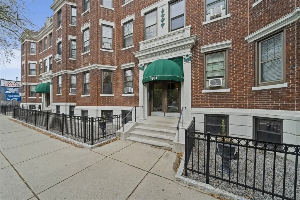 1564 Commonwealth Ave #3, Boston