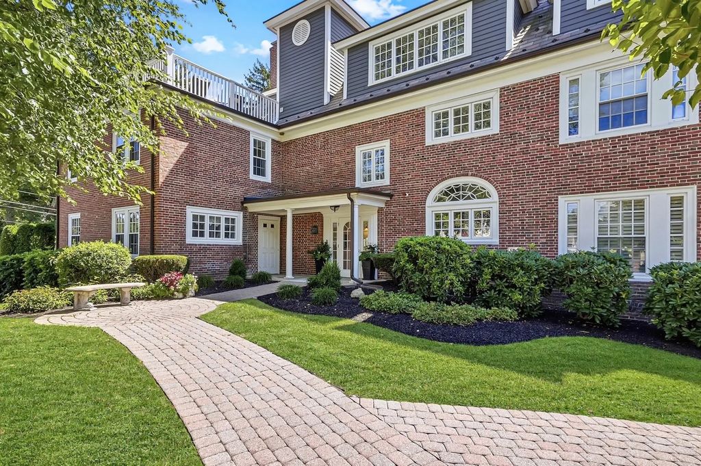 221 Worcester Lane #6, Waltham