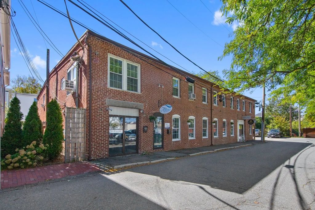 8-10 Prince Pl, Newburyport