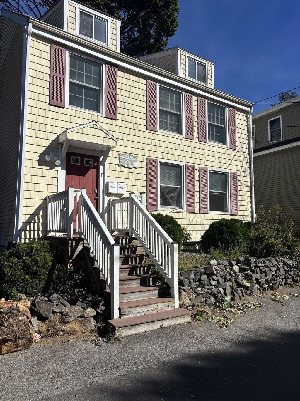 17 Vestry St #1, Beverly